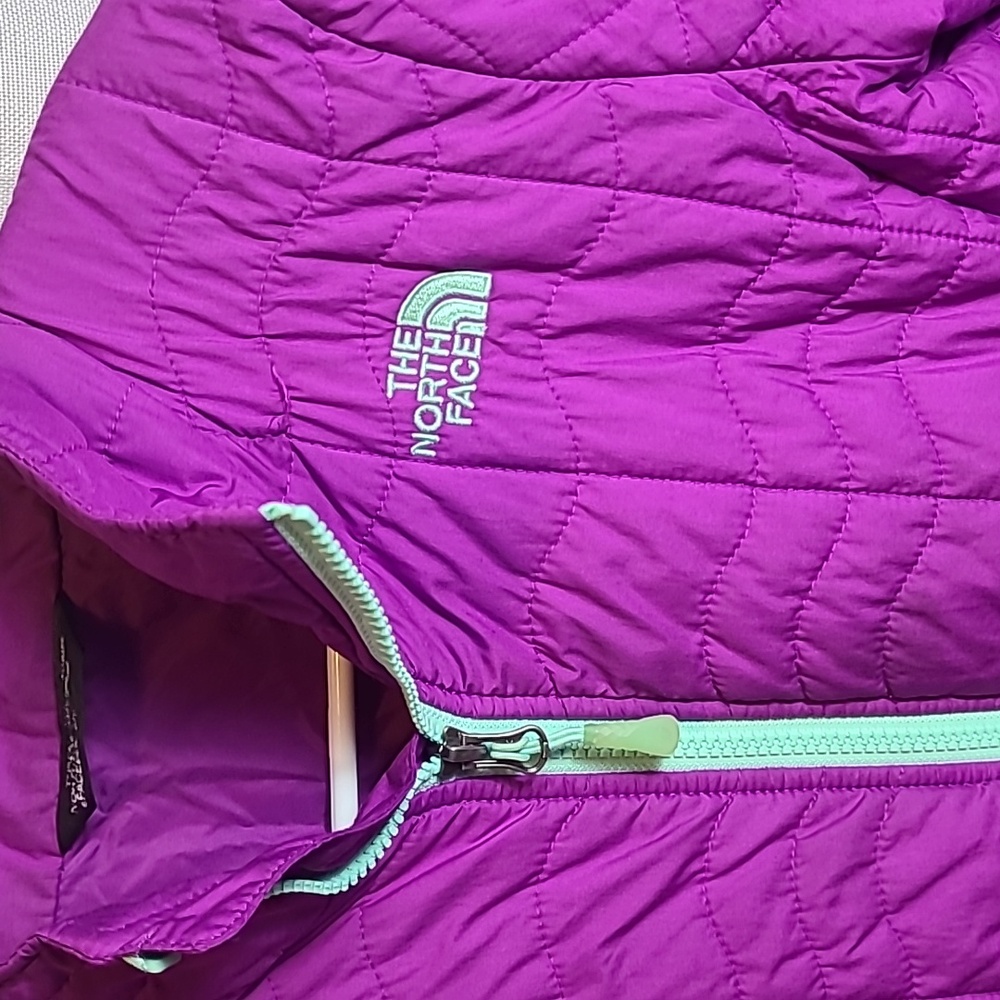 Women's THE NORTH FACE Pink/Purple w/ Green Accent Full-Zip Quilted Jacket Sz S - Picture 2 of 5